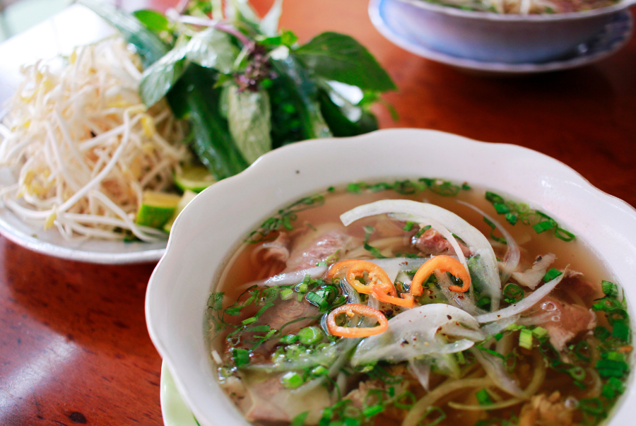 Bếp Lửa Việt - Hình 2. Phở là món ăn sáng đặc trưng của người dân miền Bắc