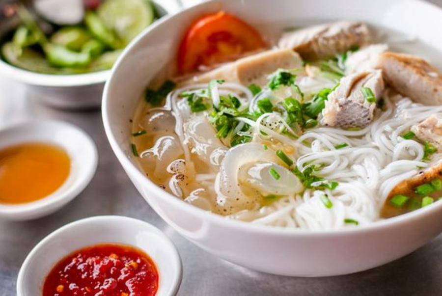 Bếp Lửa Việt - Hình 3. Bún sứa là món ăn quen thuộc của người dân miền Trung