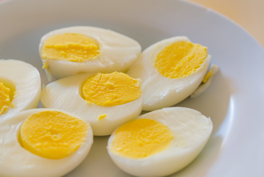 Trứng luộc là món đơn giản nhất trong các món ăn từ trứng